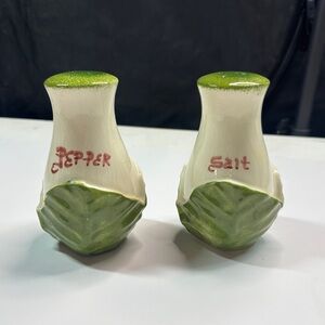 Vintage Salt and Pepper Shaker MCM Lettuce Cabbage Leaf Green White  5”